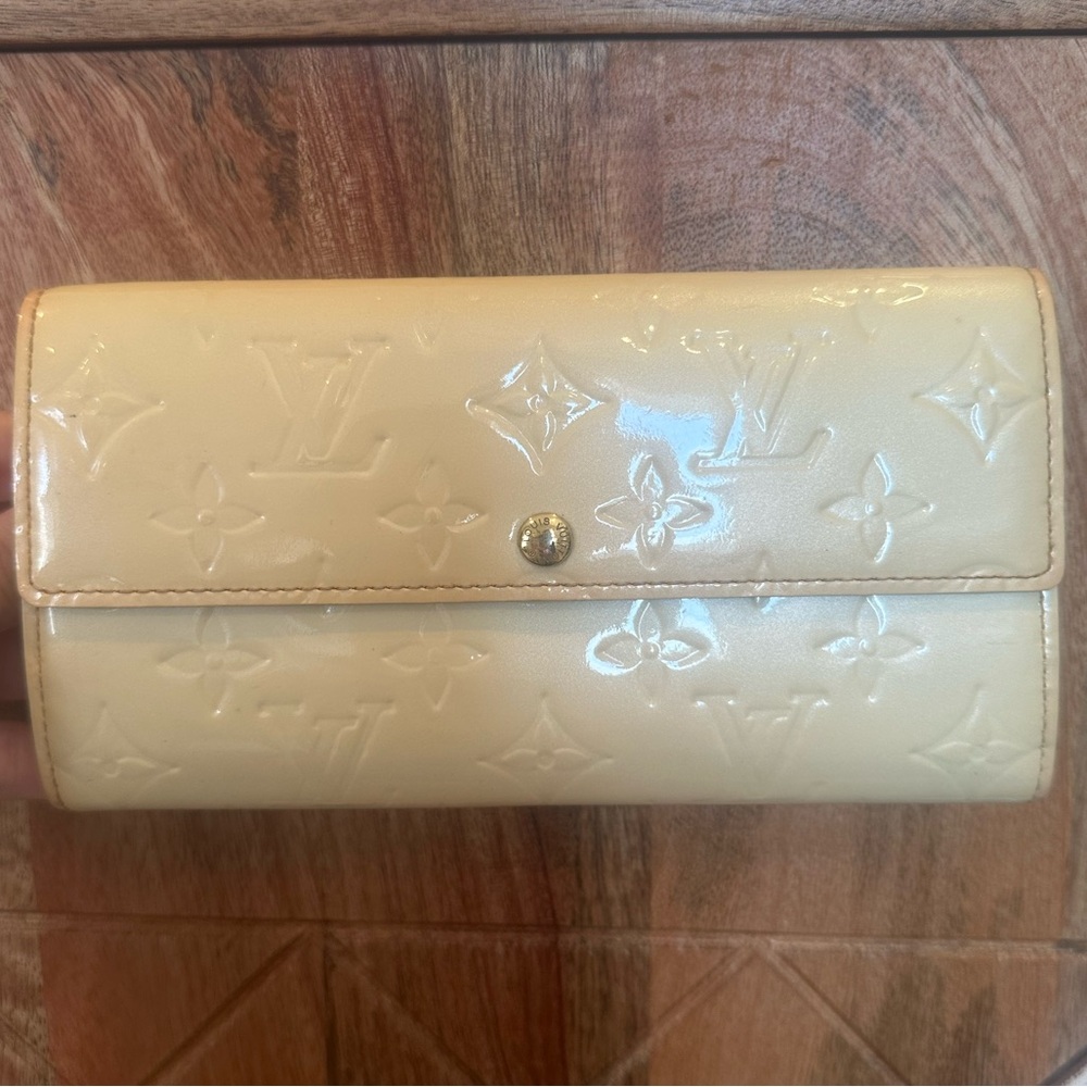 Vintage Louis Vuitton Vernis Embossed Monogram Sarah Wallet